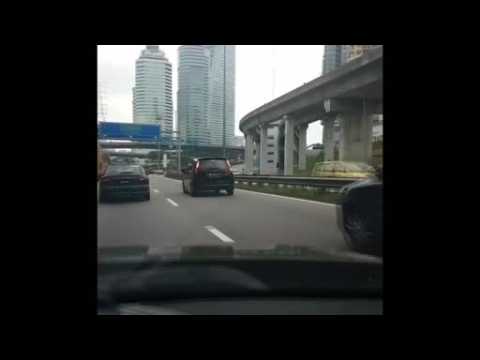 Sprinting ostrich video gets over almost 400,00 views