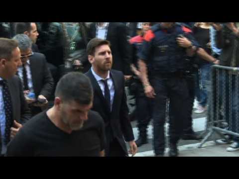Football: Messi arrives at Barcelona court for tax fraud trial