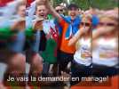 Watch video of Paris, Ville De L'Amour ...y Compris Pour Les Supporters Les Plus Acharnés! Ce Groupe De Supporters Du Pays De Galles A Pu En Faire L'expérience, Comme Vous Pouvez Le Découvrir Dans La Vidéo En Tête De Cet Article. 

 - Il fait sa demande en mariage au milieu d'une fan zone - Label : Huffington Post -