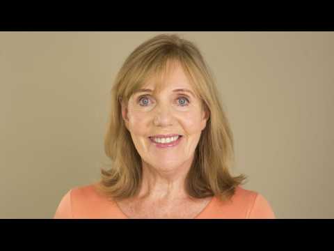 How to apply simple everyday eye make-up to mature skin