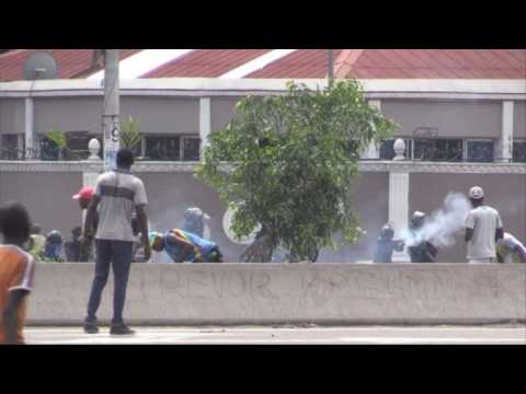 DR Congo police fire tear gas at opposition protesters