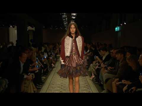 Burberry : collection spring-summer 2017 in London