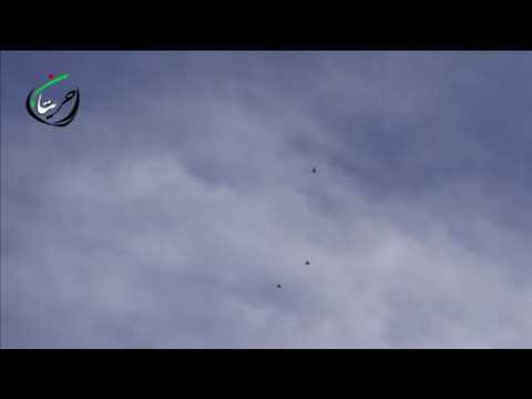 Suspected Russian fighter jets strike in formation over northern Syria - online video