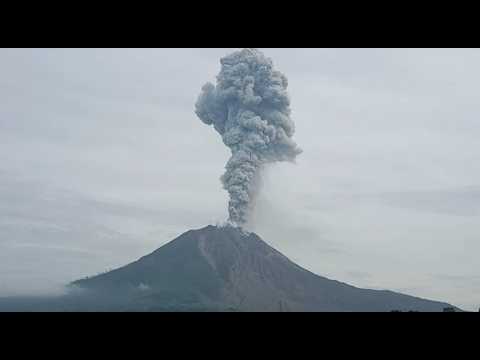 Indonesia: Mount Sinabung spews hot ash and smoke into the sky