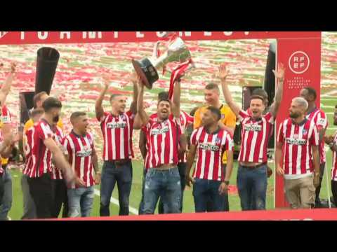 Football: Atletico Madrid players lift La Liga trophy