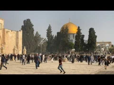 Palestinians, Israeli police clash at Jerusalem's Al-Aqsa compound