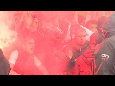 Football/Champions League: PSG fans go wild as they wait for players outside hotel