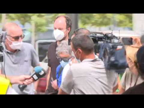 Football: Messi's father Jorge arrives at airport ahead of departure