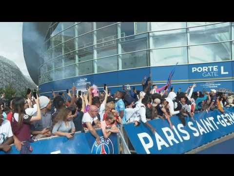 Football: PSG fans still waiting for Messi's arrival at Parc des Princes