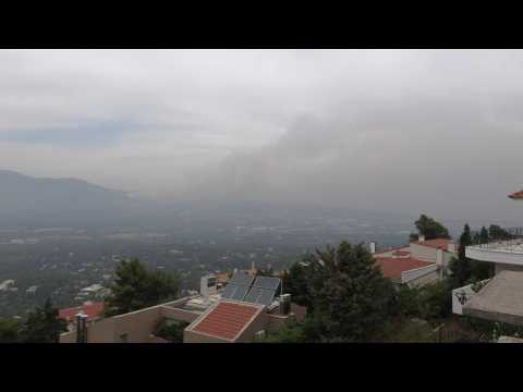 Smoke shrouds North of Athens as fires rage