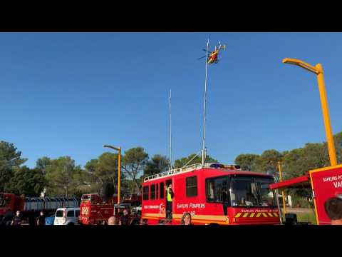 French firefighters tackle blaze on Riviera