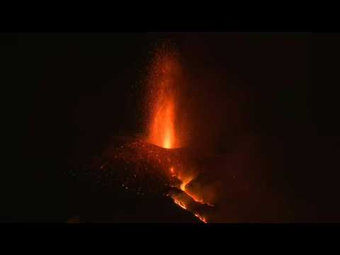 Canaries volcano continues to spew lava