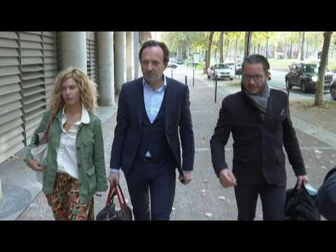 Frenchman accused of wife's murder, lawyers arrive in court