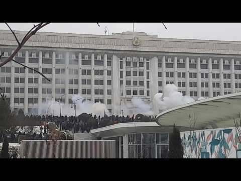 Kazakhstan: Thousands march on city hall in energy price hike protest