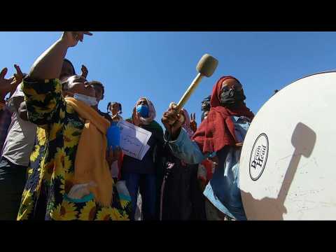 Sudanese brave lockdown to keep up anti-coup protests