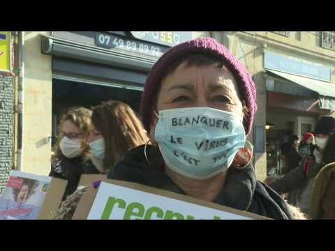 French teachers protest en masse against Covid rules in schools