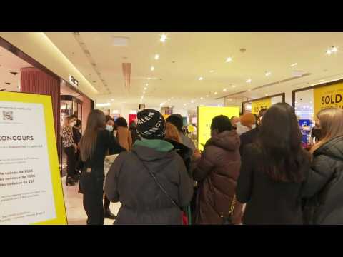 Winter sales kick off in Paris amid rising Covid cases