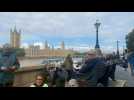 Timelapse: Londoners queue to see the queen's coffin