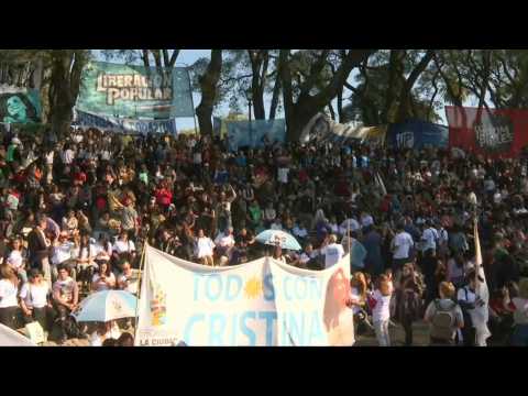 Supporters of Argentine vice president Kirchner rally after assassination attempt