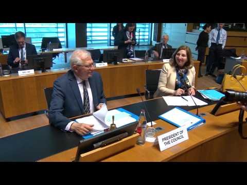 Images of EU foreign affairs ministers' roundtable meeting in Luxembourg