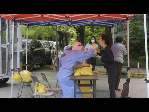 Covid tests amid Shanghai lockdown