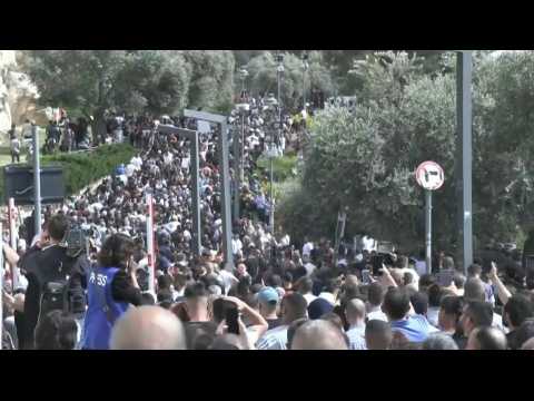 Mourners escort casket of slain journalist to Jerusalem cemetary