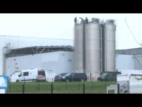 French prosecutors raid pizza plant after E.coli outbreak