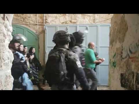 Israeli police force Palestinians from Jerusalem's al-Aqsa compound