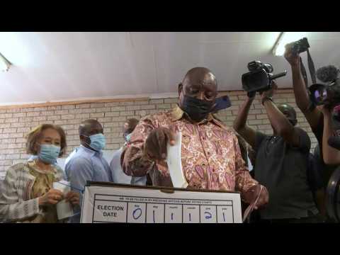 S.African president Cyril Ramaphosa casts his ballot in local elections