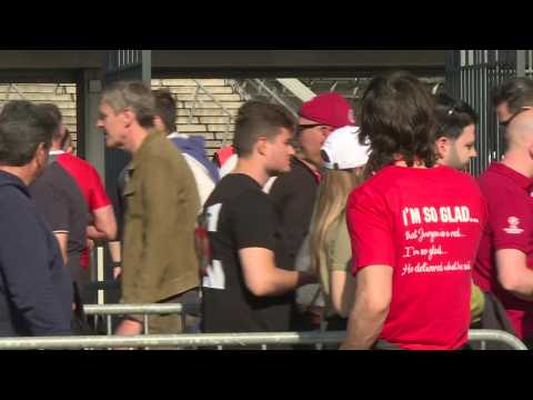 Champions League final: fans arrive at Stade de France before kickoff
