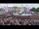 Crowds cheer Queen Elizabeth as she appears on Buckingham Palace balcony at end of historic jubilee