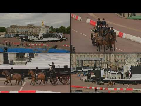 Scene outside Buckingham palace ahead of Platinum Jubilee celebrations