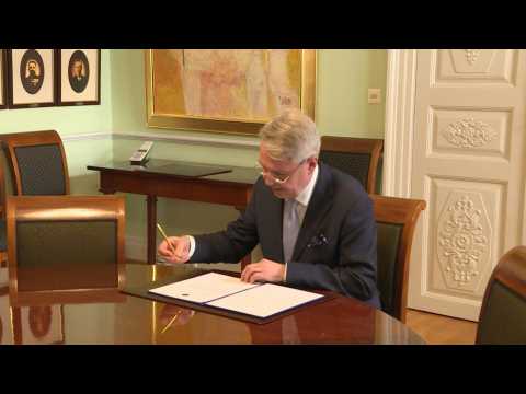 Finnish Foreign Minister signs NATO application letter