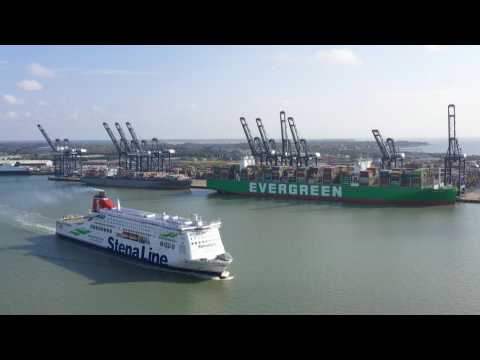 Strike continues at UK's largest freight port