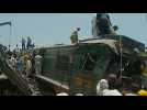 Mangled carriages at site of deadly Pakistan train crash (2)