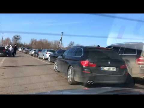 Long queues form as people try to cross Ukraine border into Poland