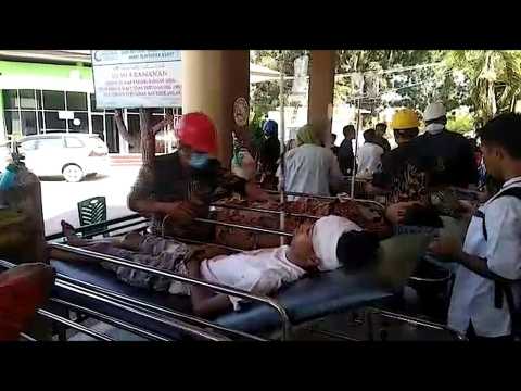 Scenes at hospital after deadly quake strikes Indonesia's Sumatra Island