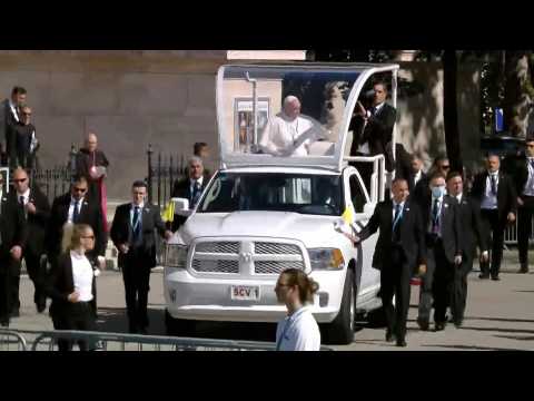 Pope heads to Heroes’ Square in Budapest for Holy Mass