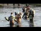 Migrants continue crossing Rio Grande river between Mexico and US