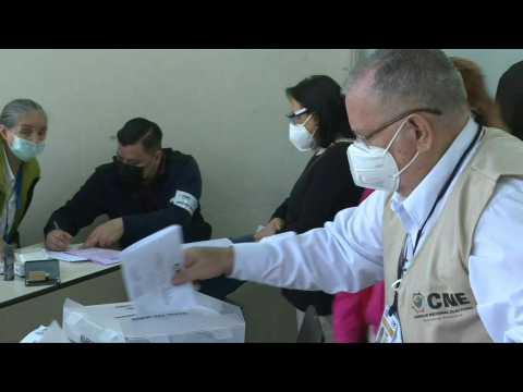 People vote as polls open in Honduras election