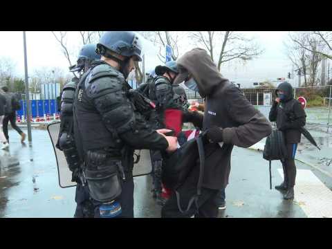 Tensions run high near Paris as far-right Zemmour holds first campaign rally