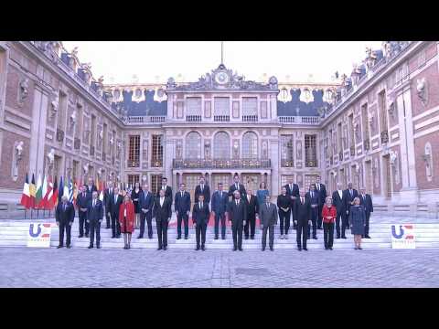 Versailles crisis summit: EU leaders pose for family photo