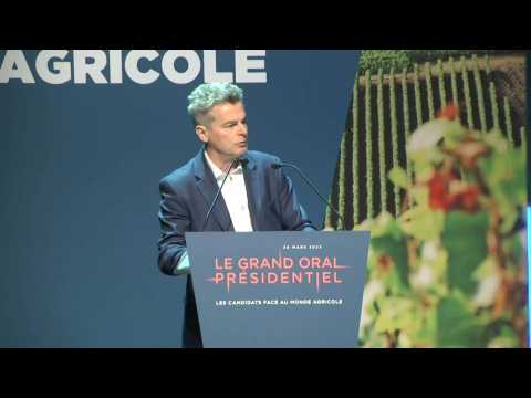 French far-left poll hopeful wants 500,000 farmers by 2030