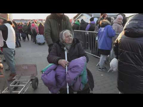 Ukrainian refugees continue to cross into Poland to flee invasion