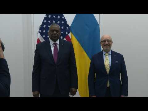 US Secretary of Defense meets with Ukrainian counterpart in Brussels