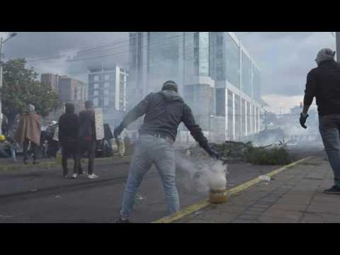 Ecuador police, protesters clash outside congress