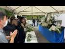 Japan: People pay their respects to Abe at temple