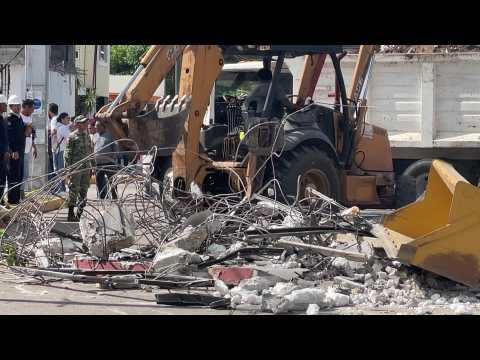 Emergency services at site of deadly church roof collapse in Mexico