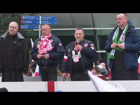 Crowds of nationalists gather in Warsaw for Independence Day march