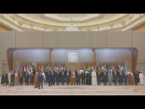 Arab, Muslim leaders pose for family photo at summit on Gaza